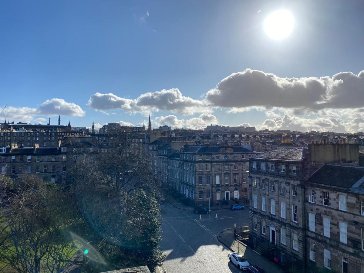 New Town Apartment With Castle View Edinburg Exteriör bild
