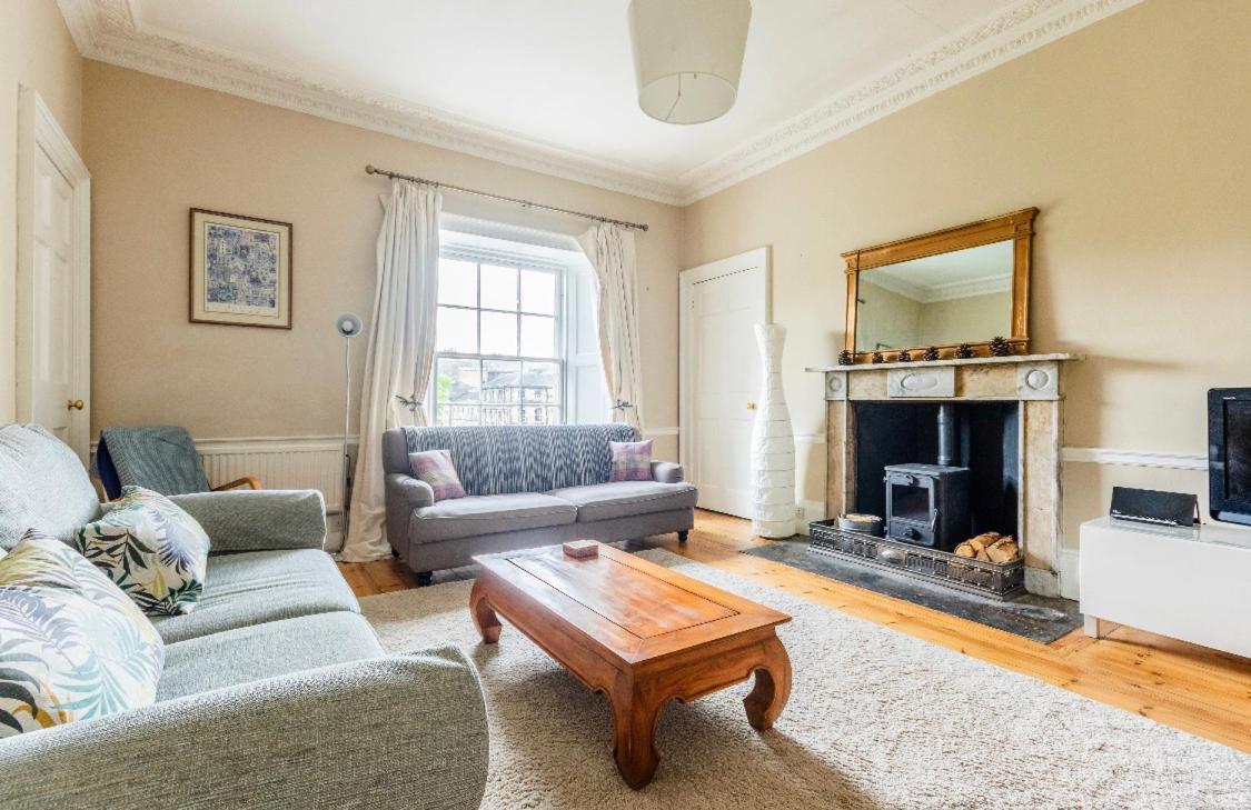 New Town Apartment With Castle View Edinburg Exteriör bild