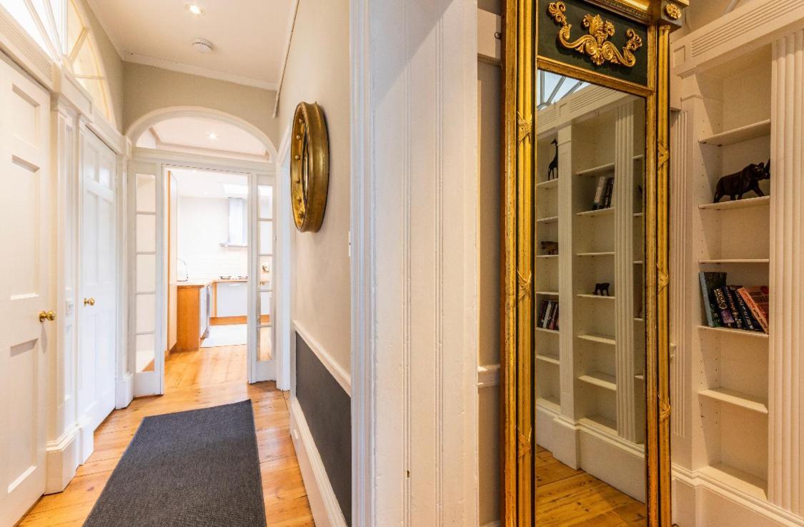 New Town Apartment With Castle View Edinburg Exteriör bild