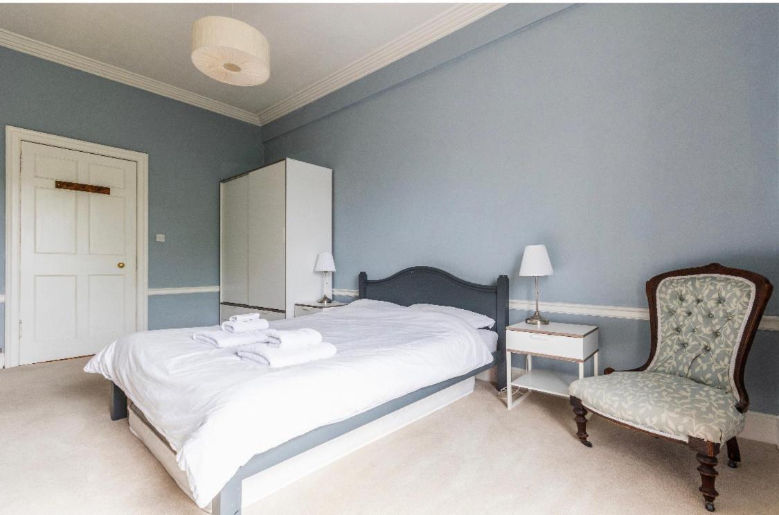 New Town Apartment With Castle View Edinburg Exteriör bild